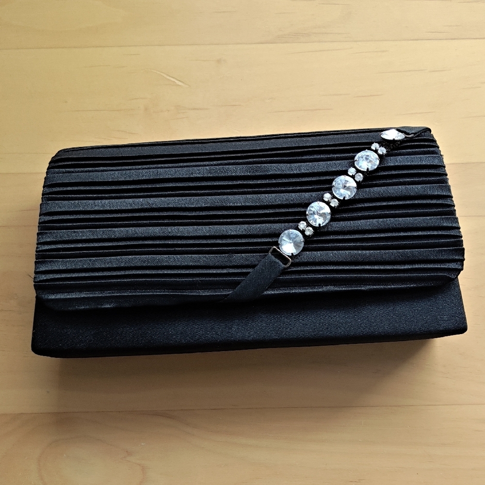 Seventeen Black Clutch